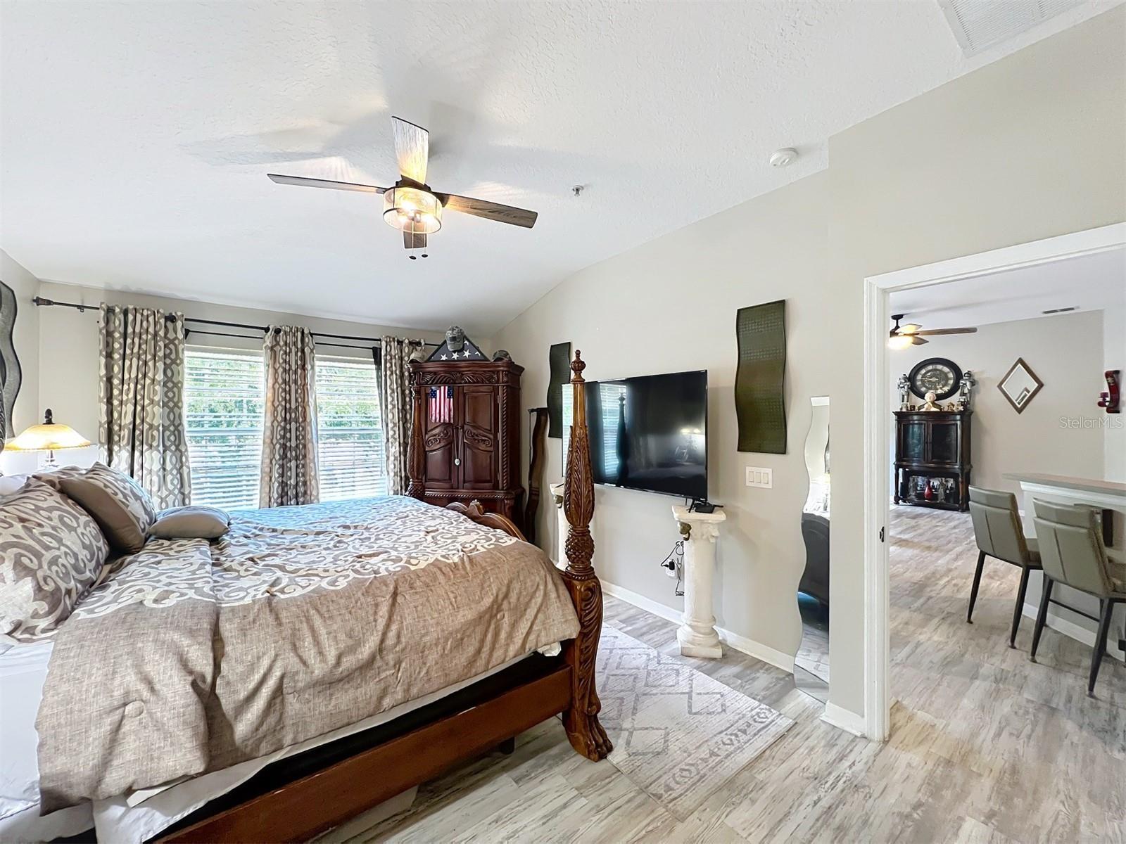 Listing images