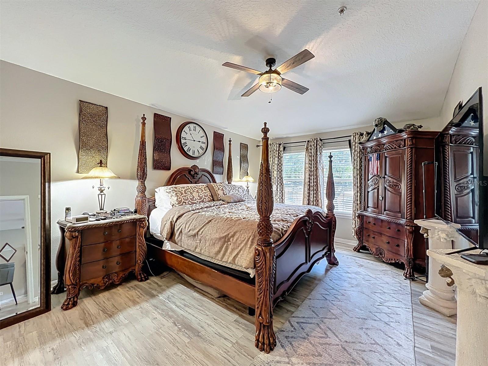 Listing images