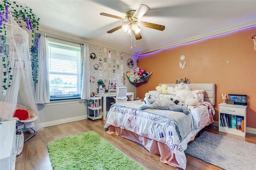 Listing images