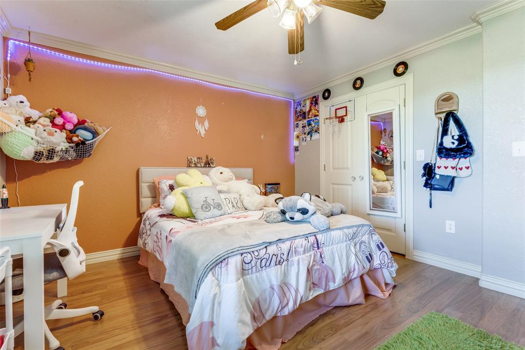 Listing images