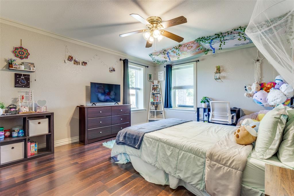 Listing images