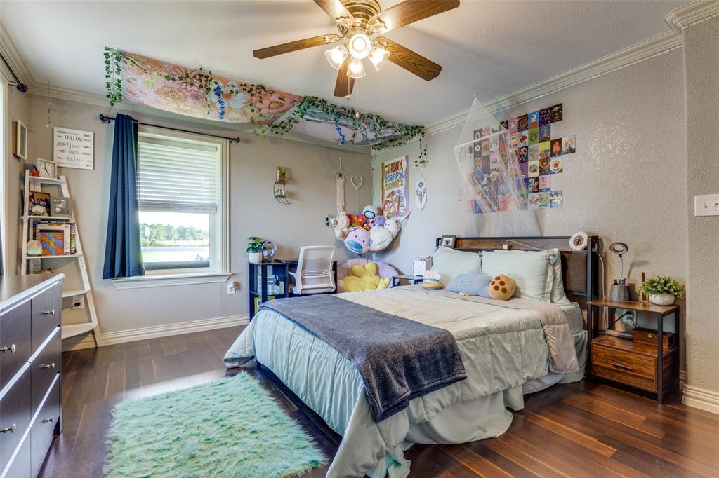 Listing images