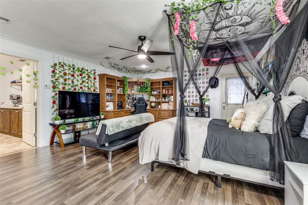 Listing images