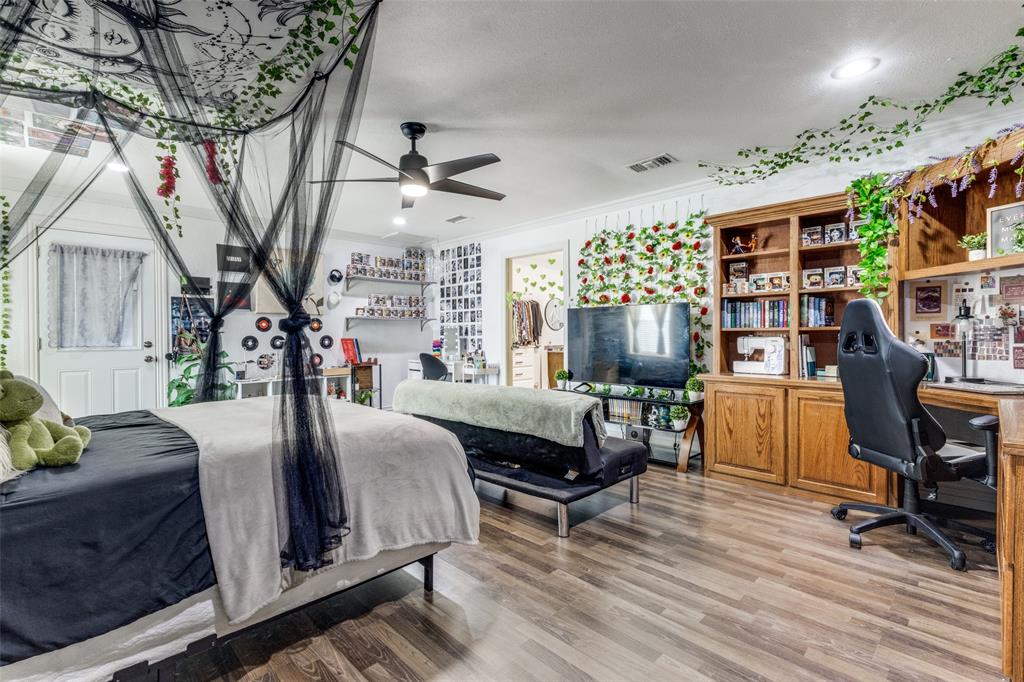 Listing images