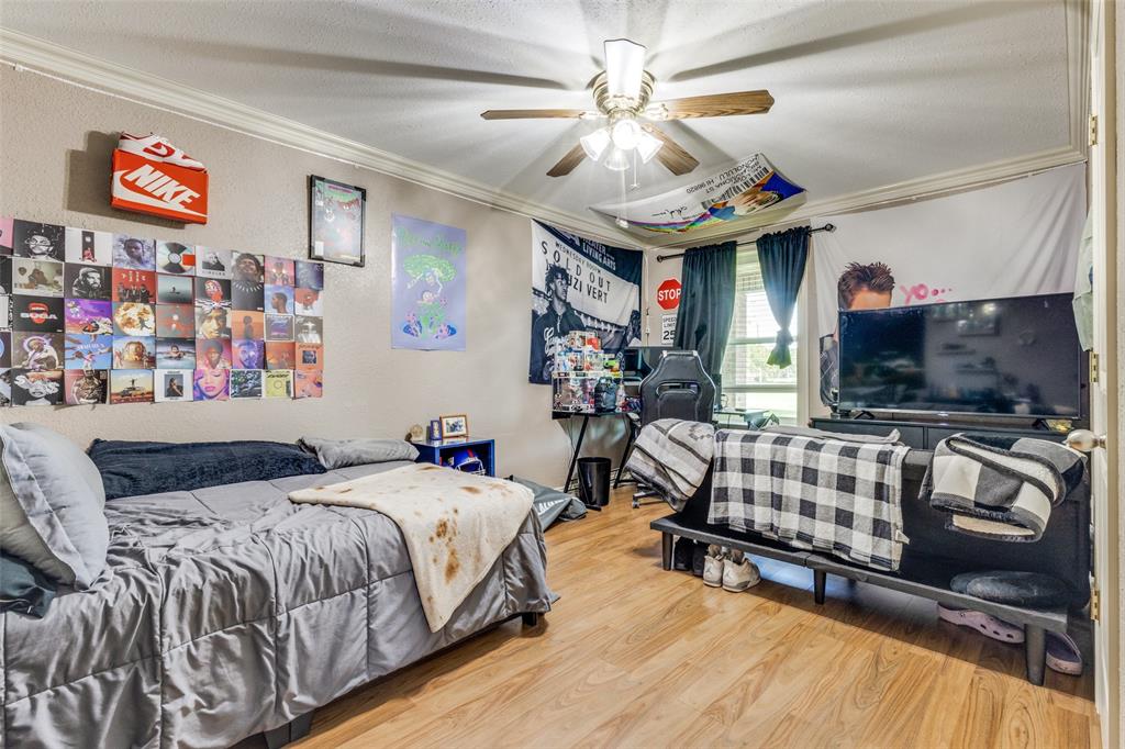 Listing images