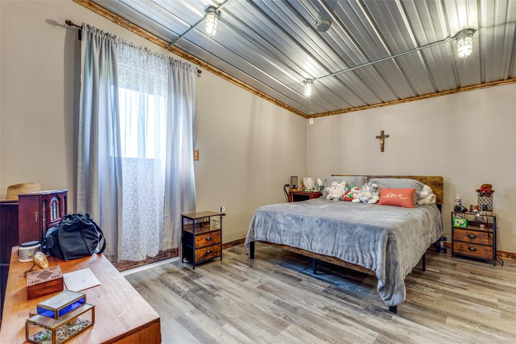 Listing images