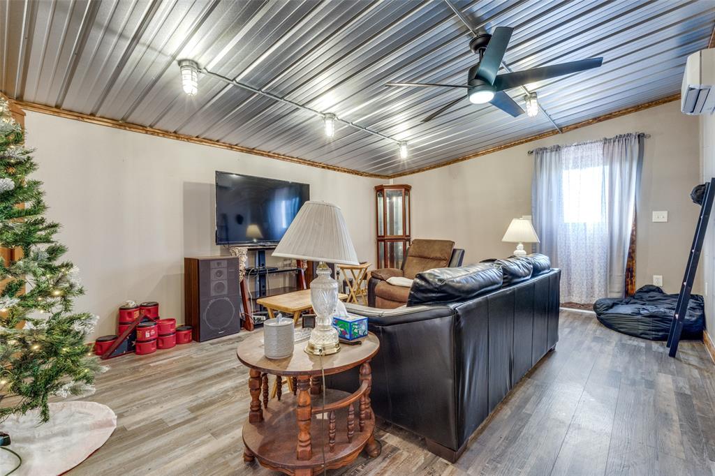 Listing images