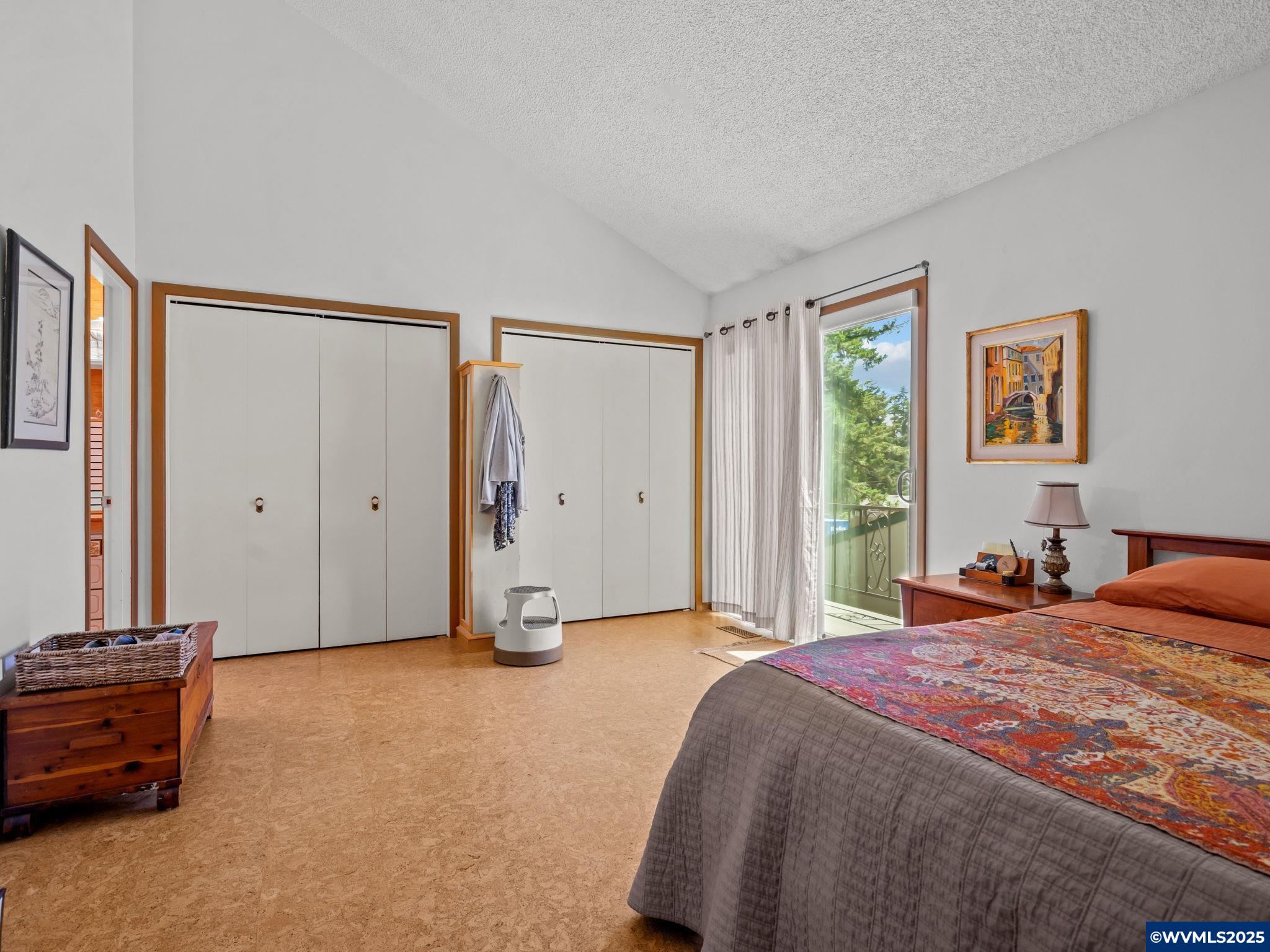 Listing images