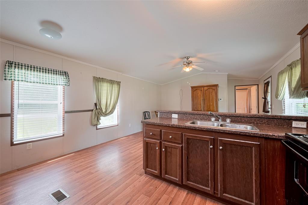 Listing images