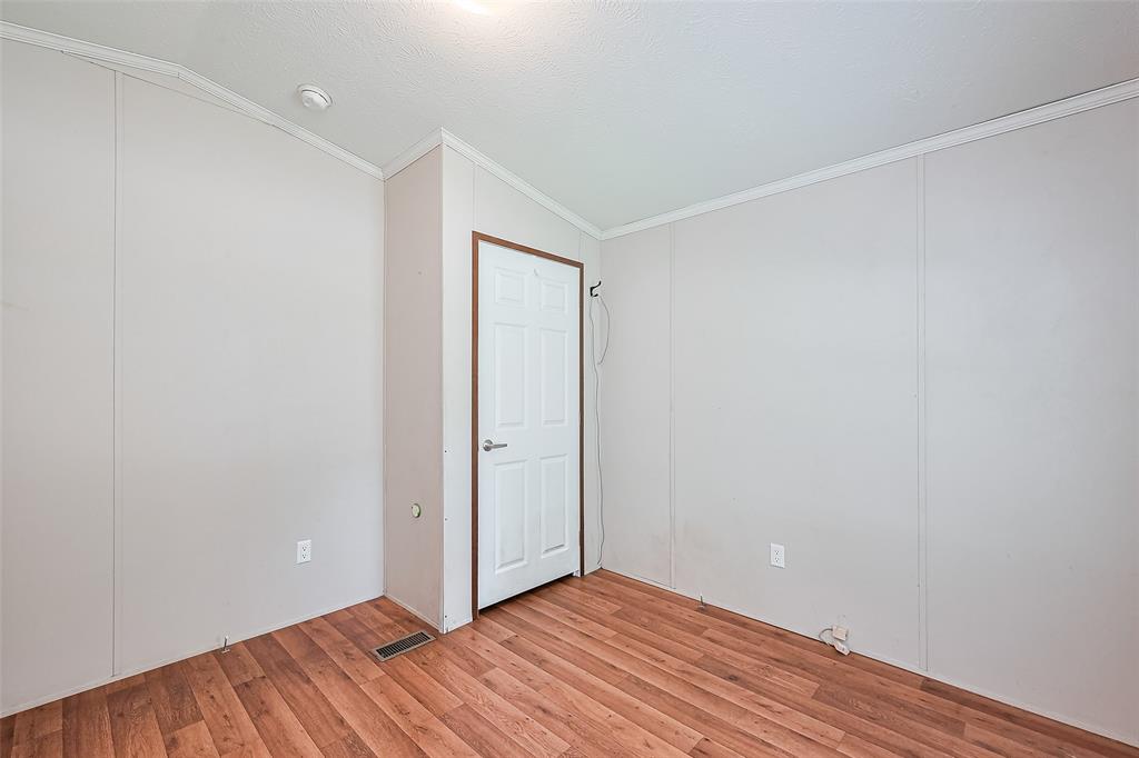 Listing images