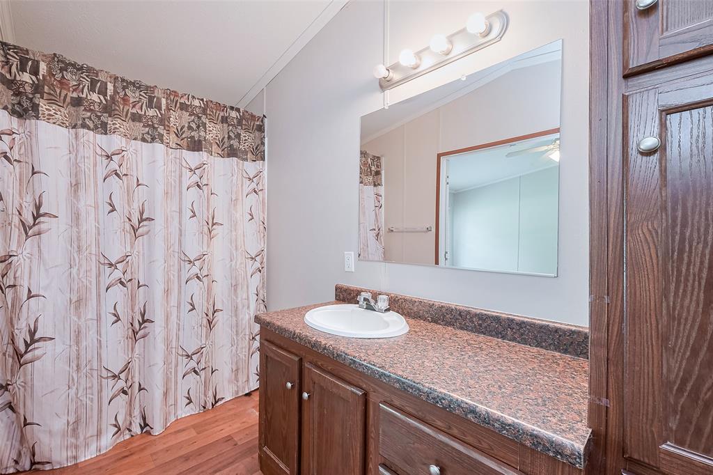 Listing images