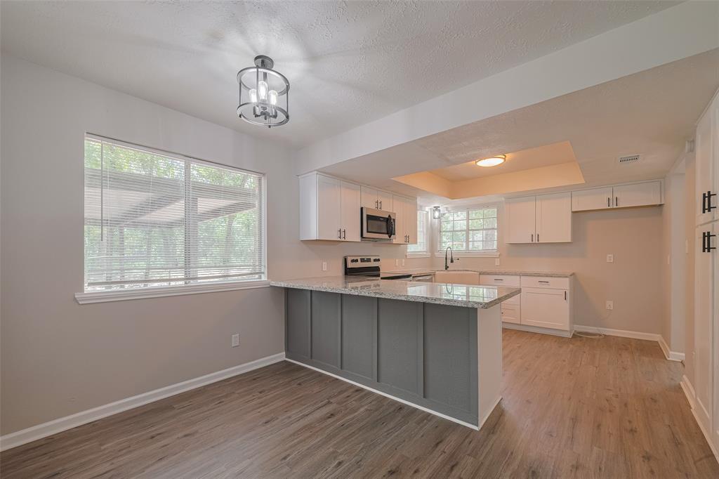 Listing images