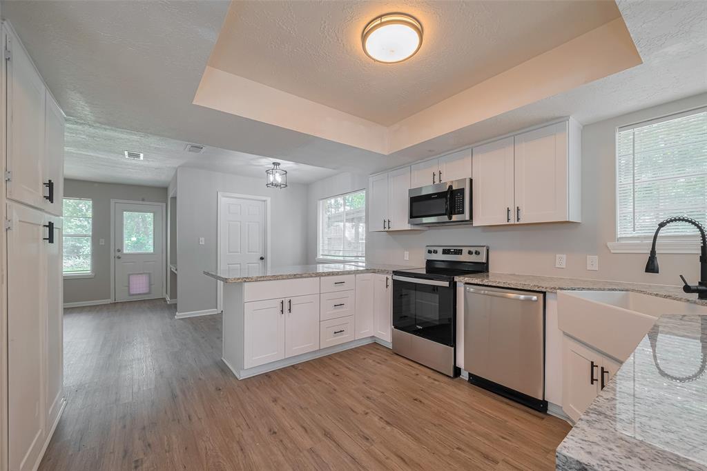 Listing images