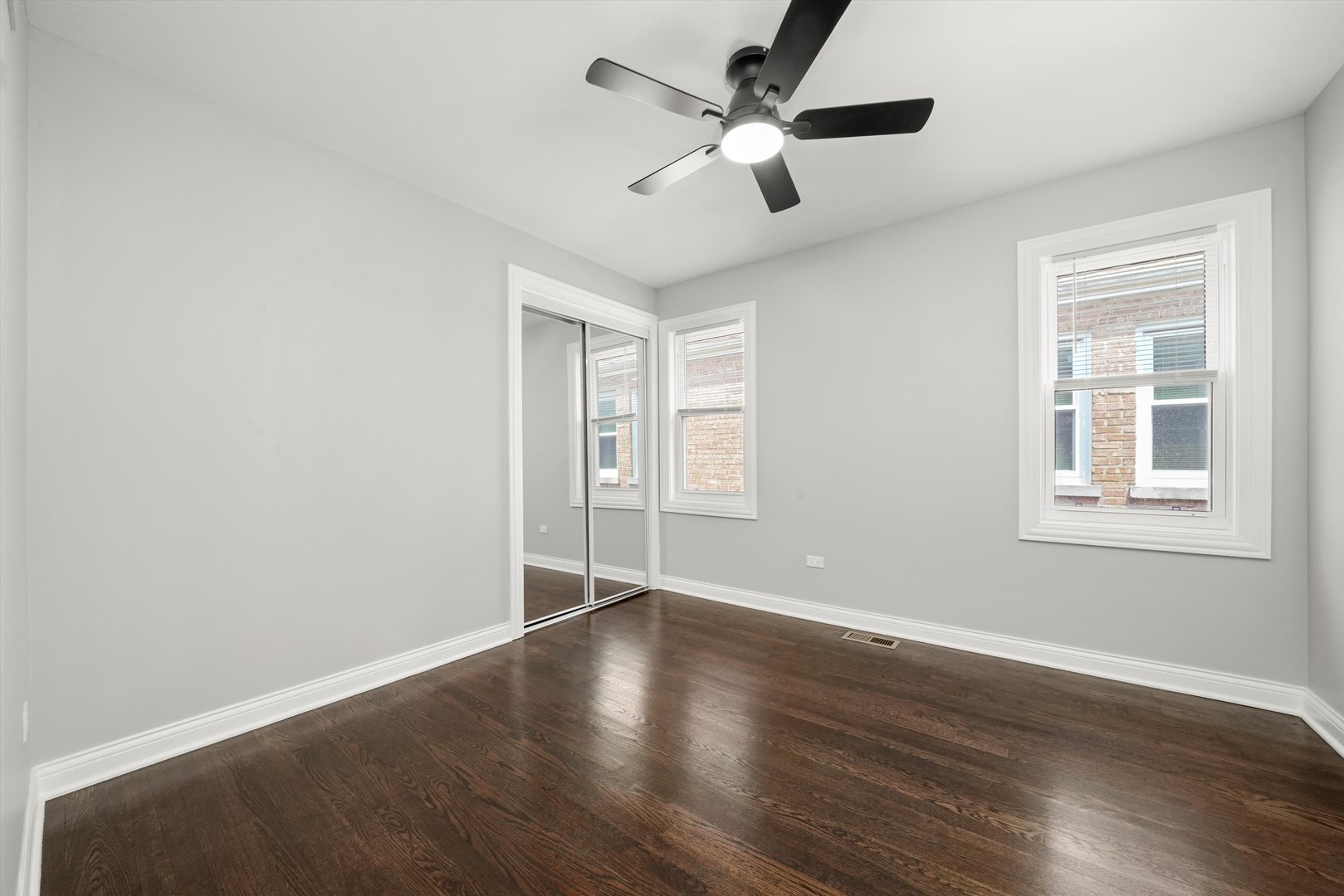 Listing images