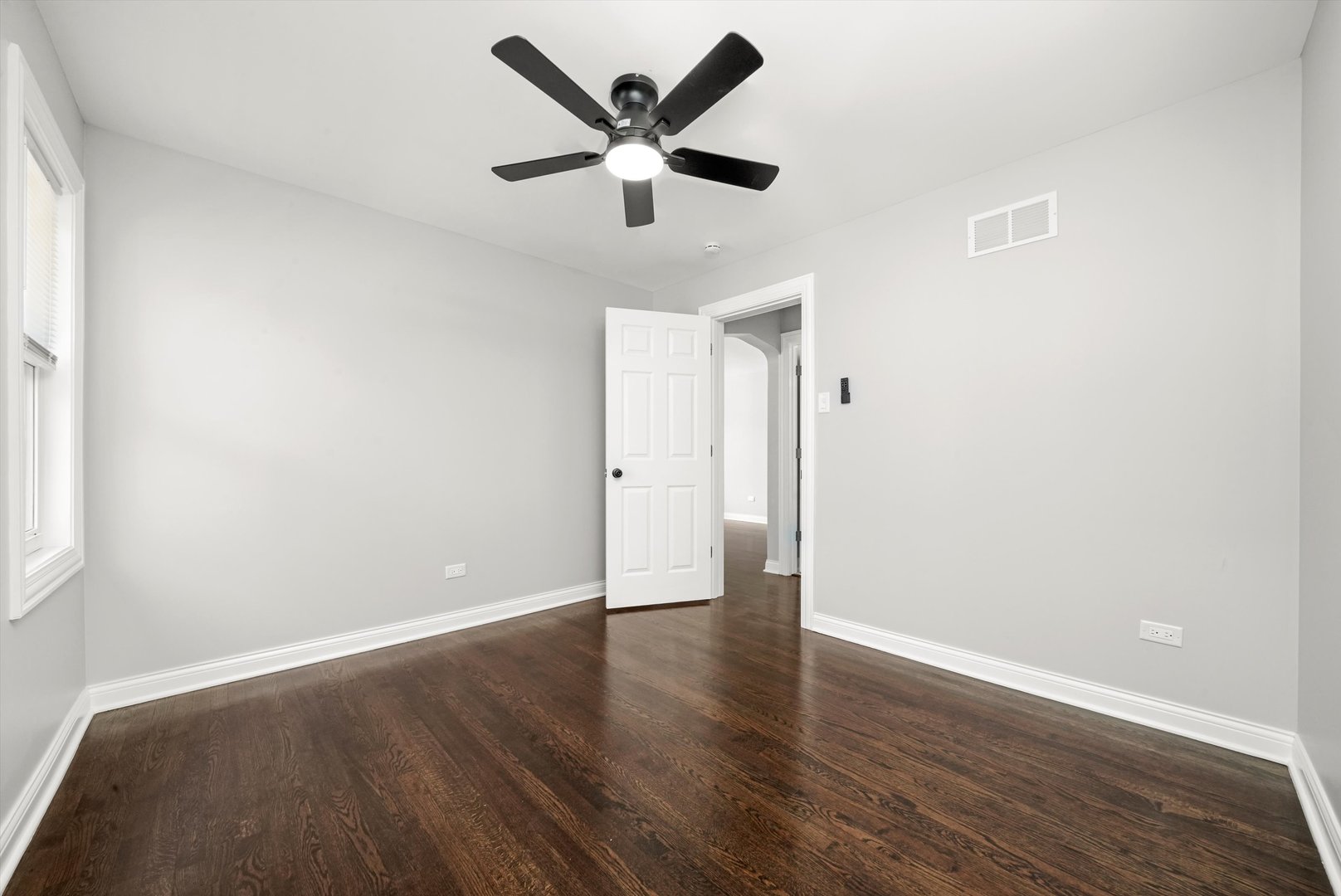 Listing images