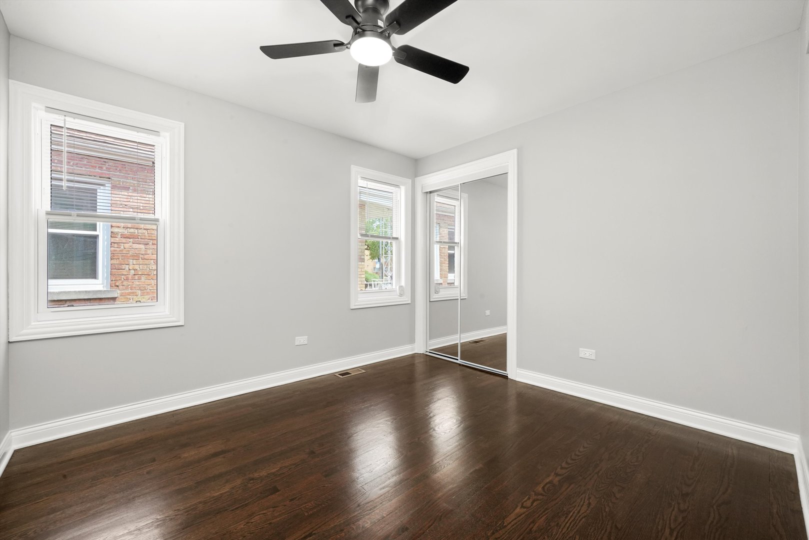 Listing images