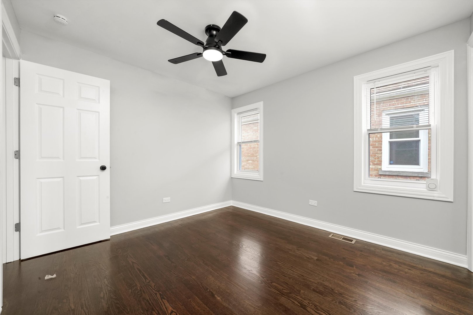Listing images