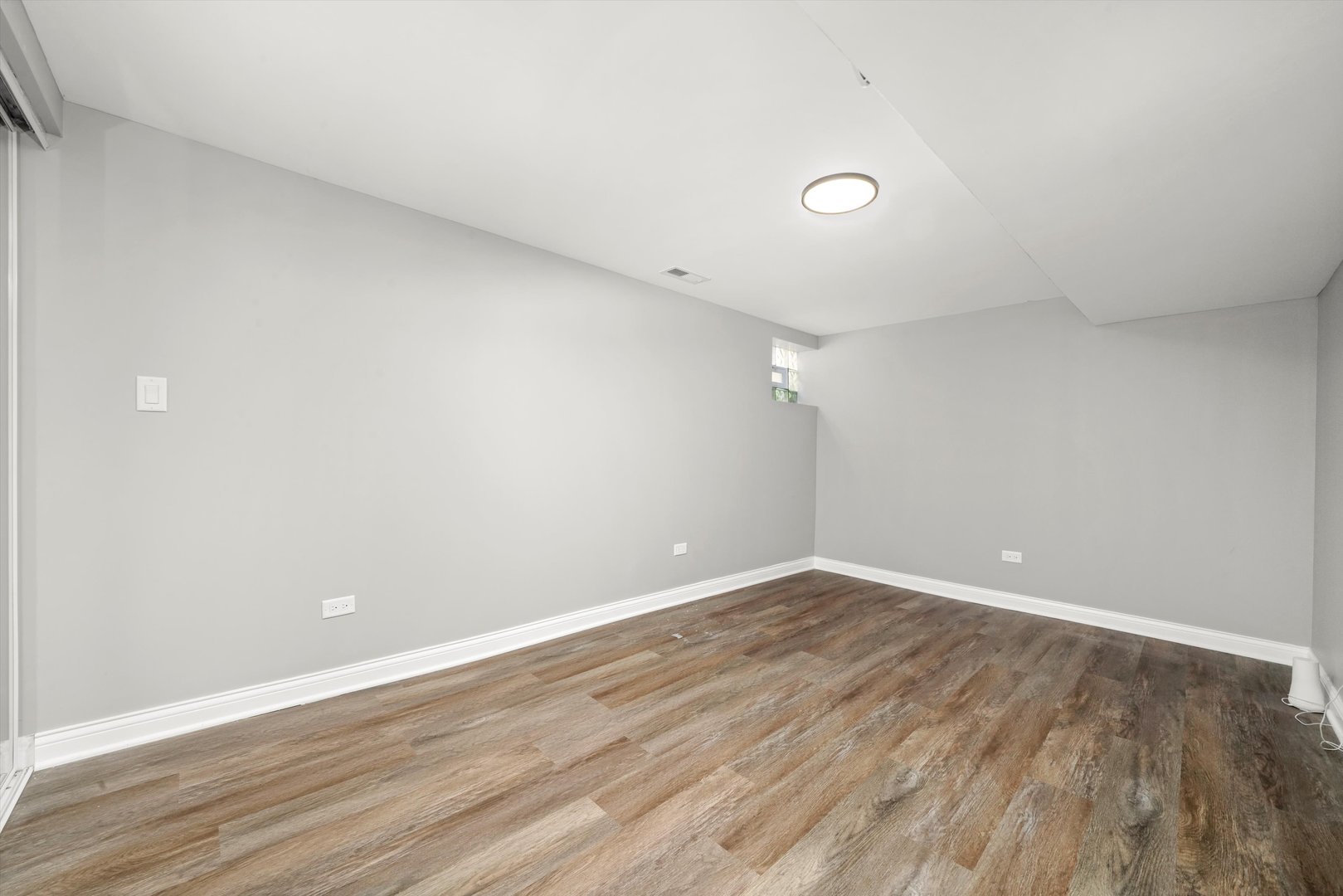 Listing images