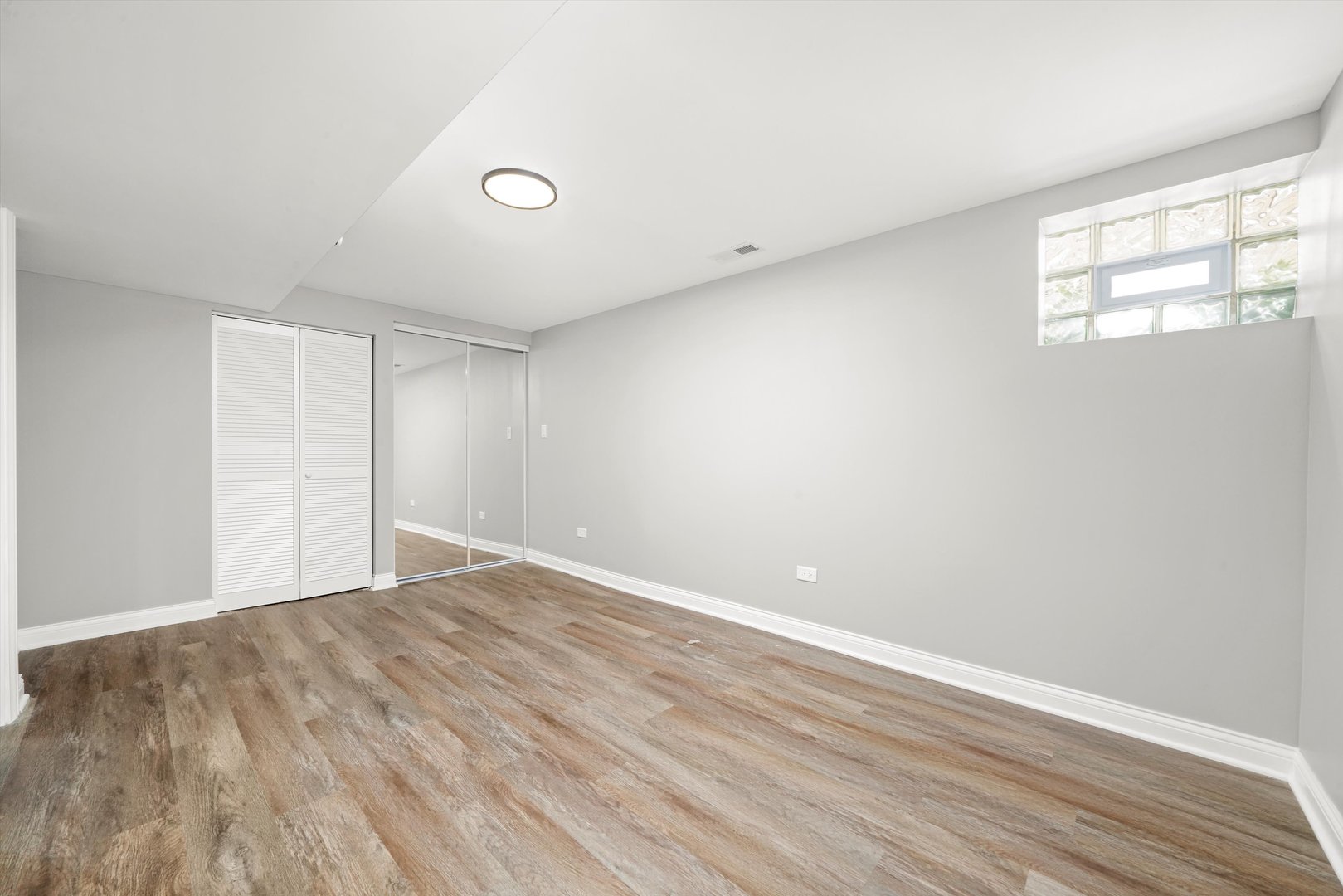 Listing images