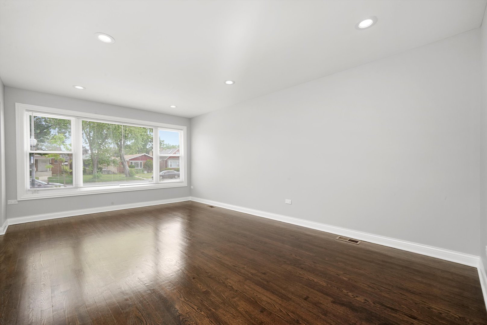 Listing images