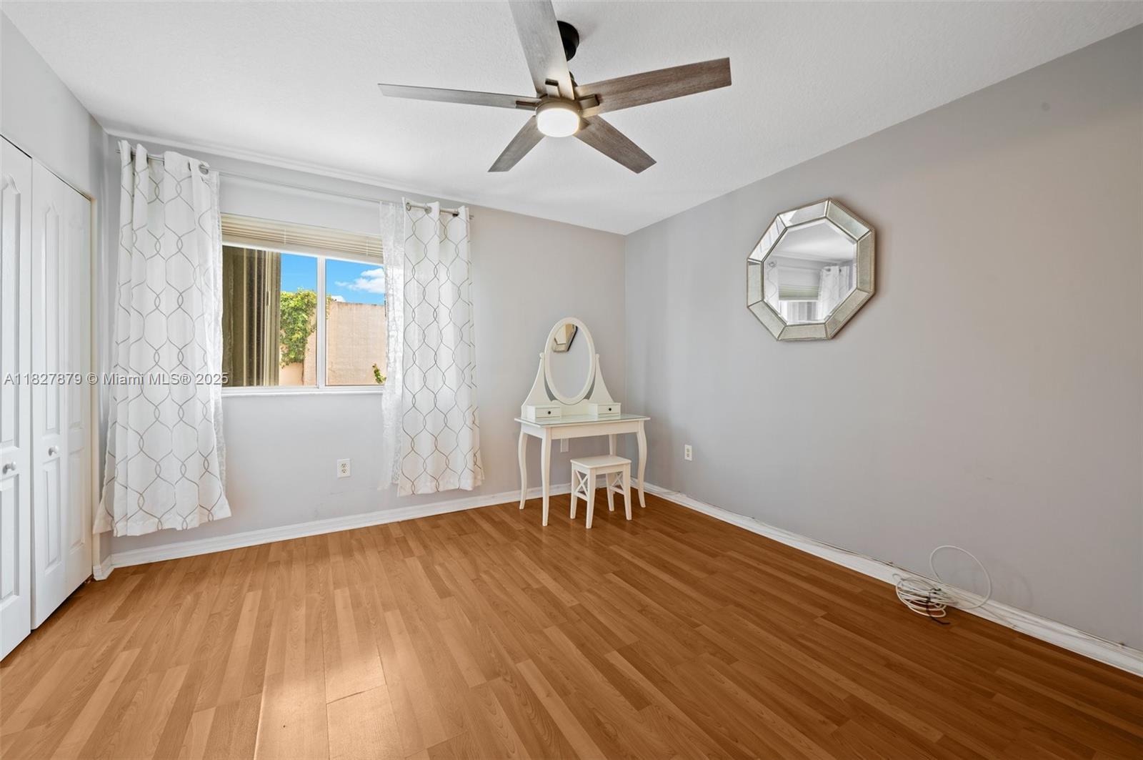Listing images