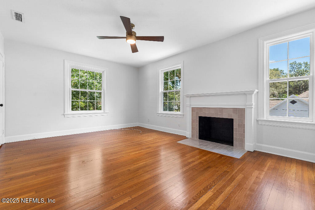 Listing images