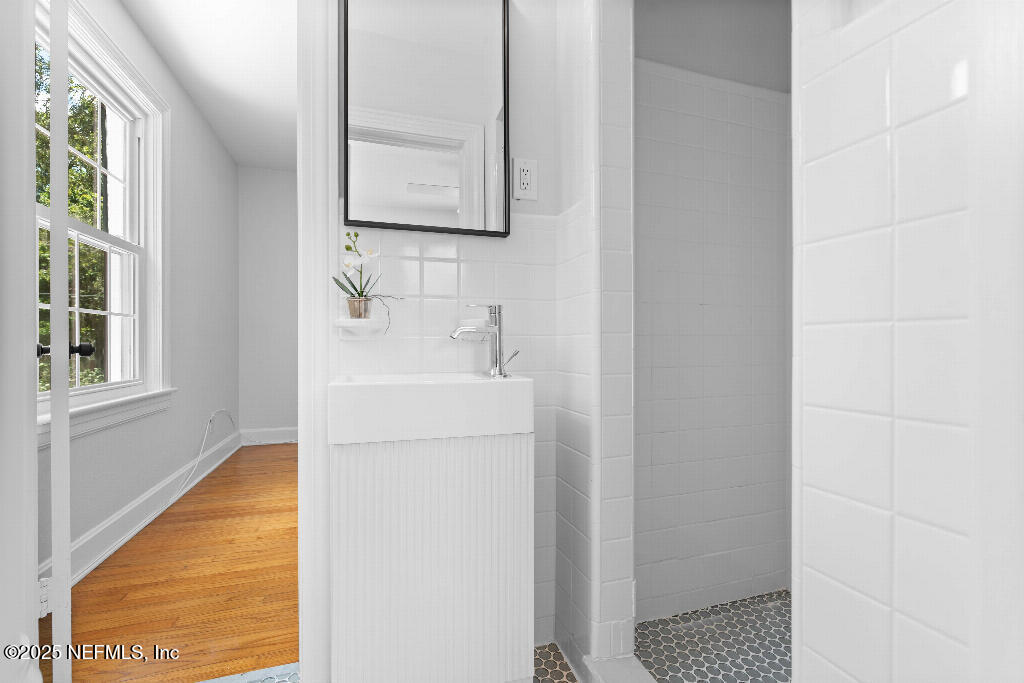 Listing images