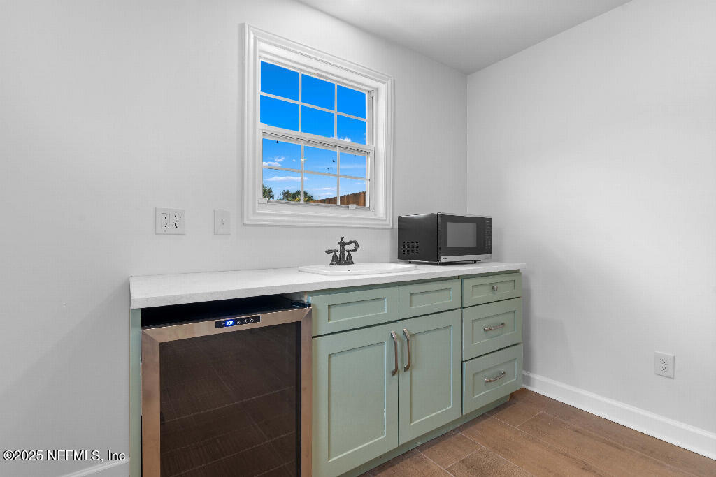 Listing images