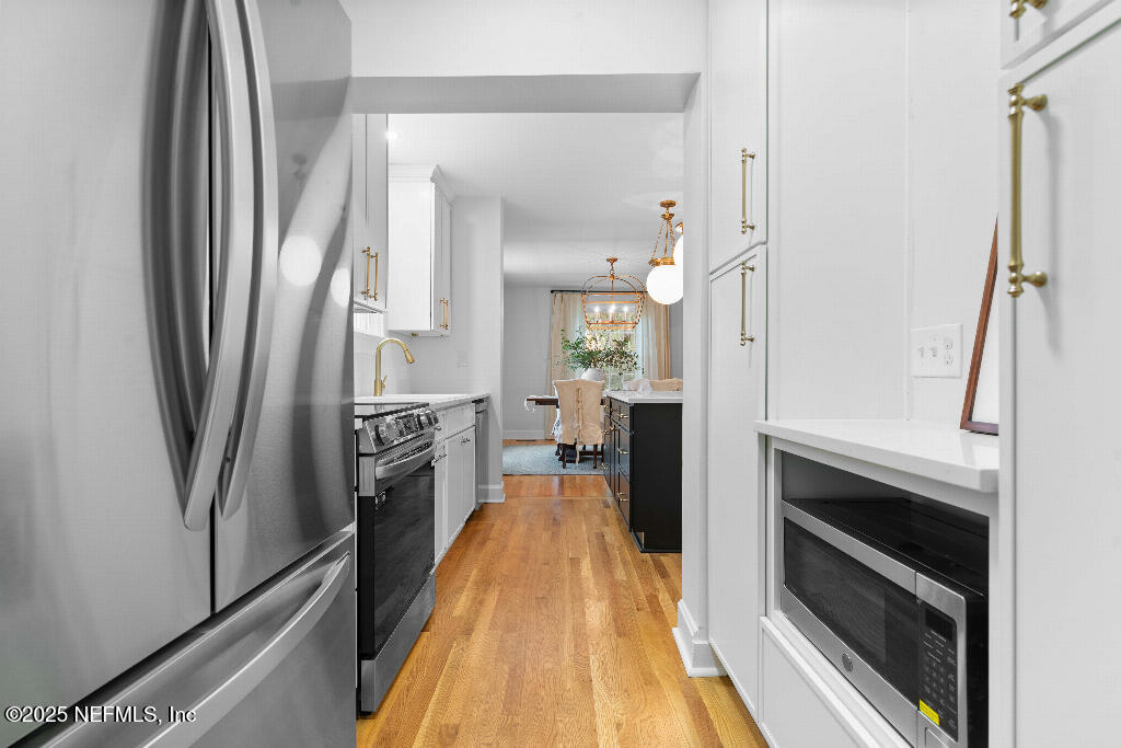 Listing images