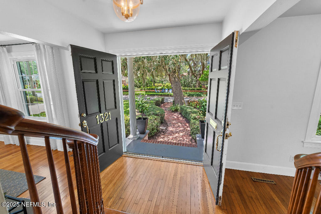 Listing images
