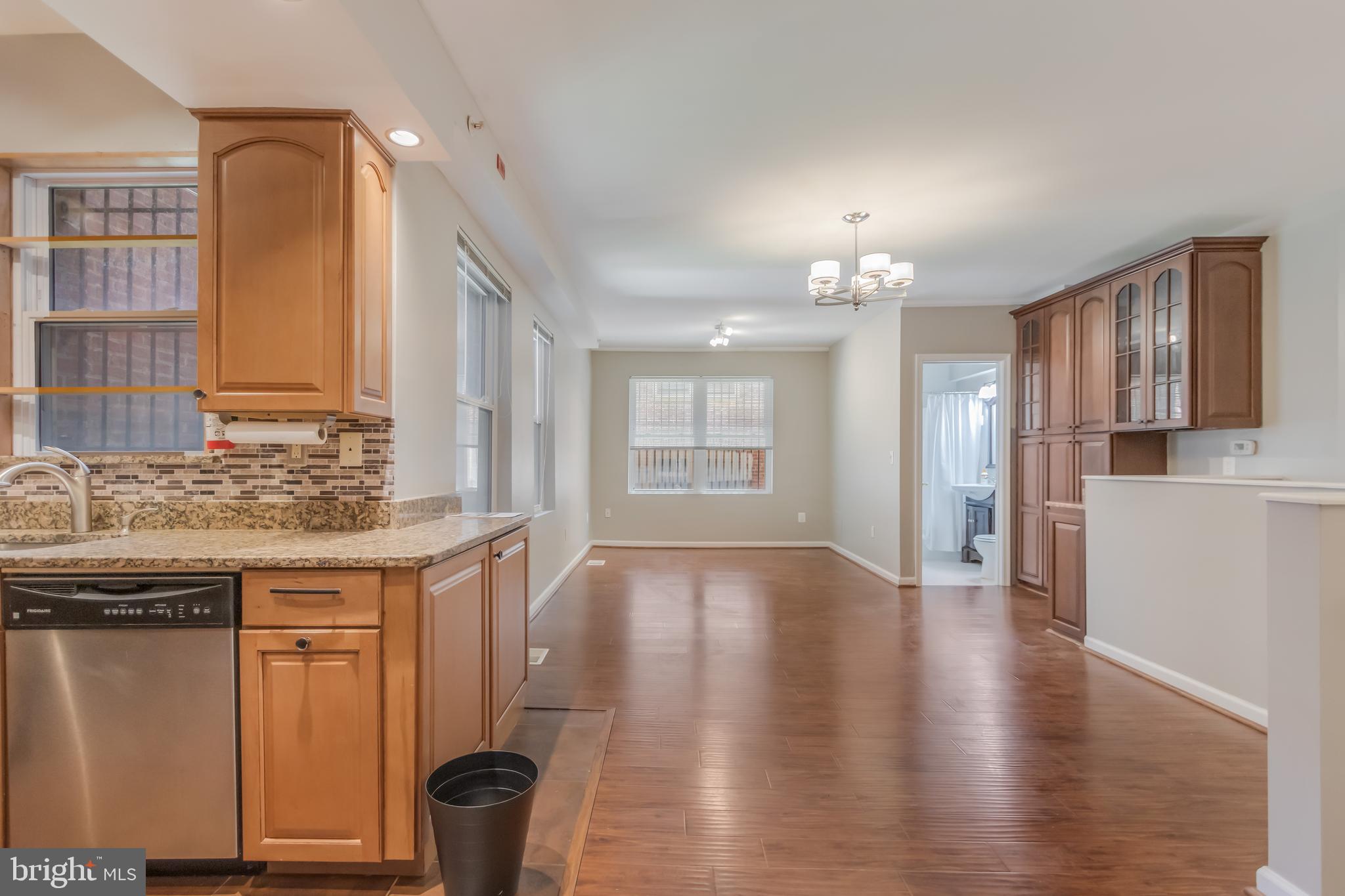 Listing images