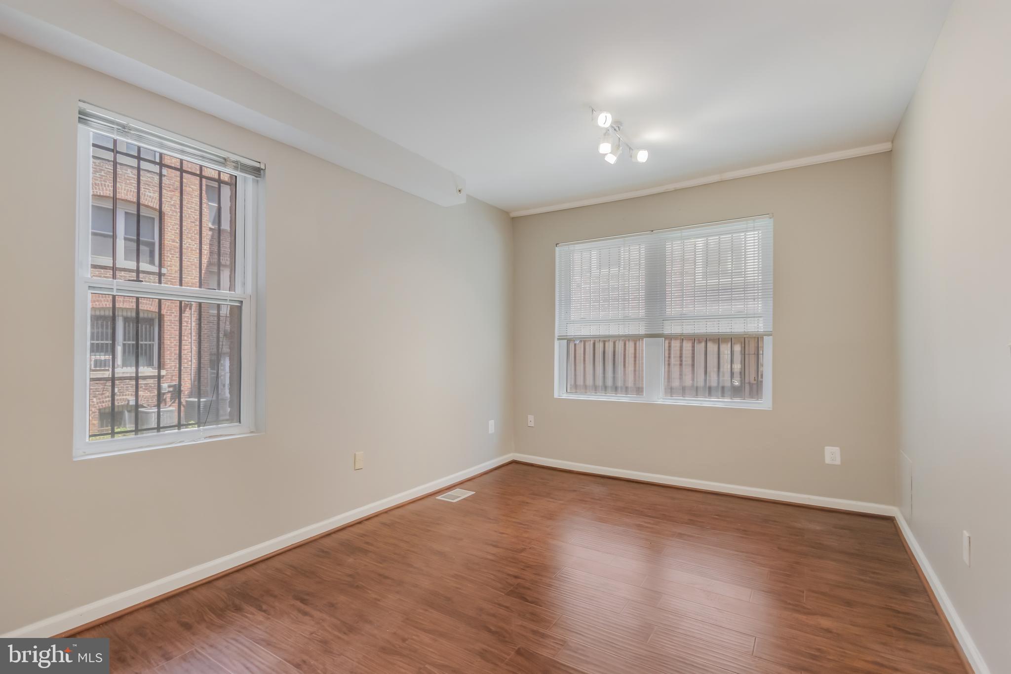 Listing images
