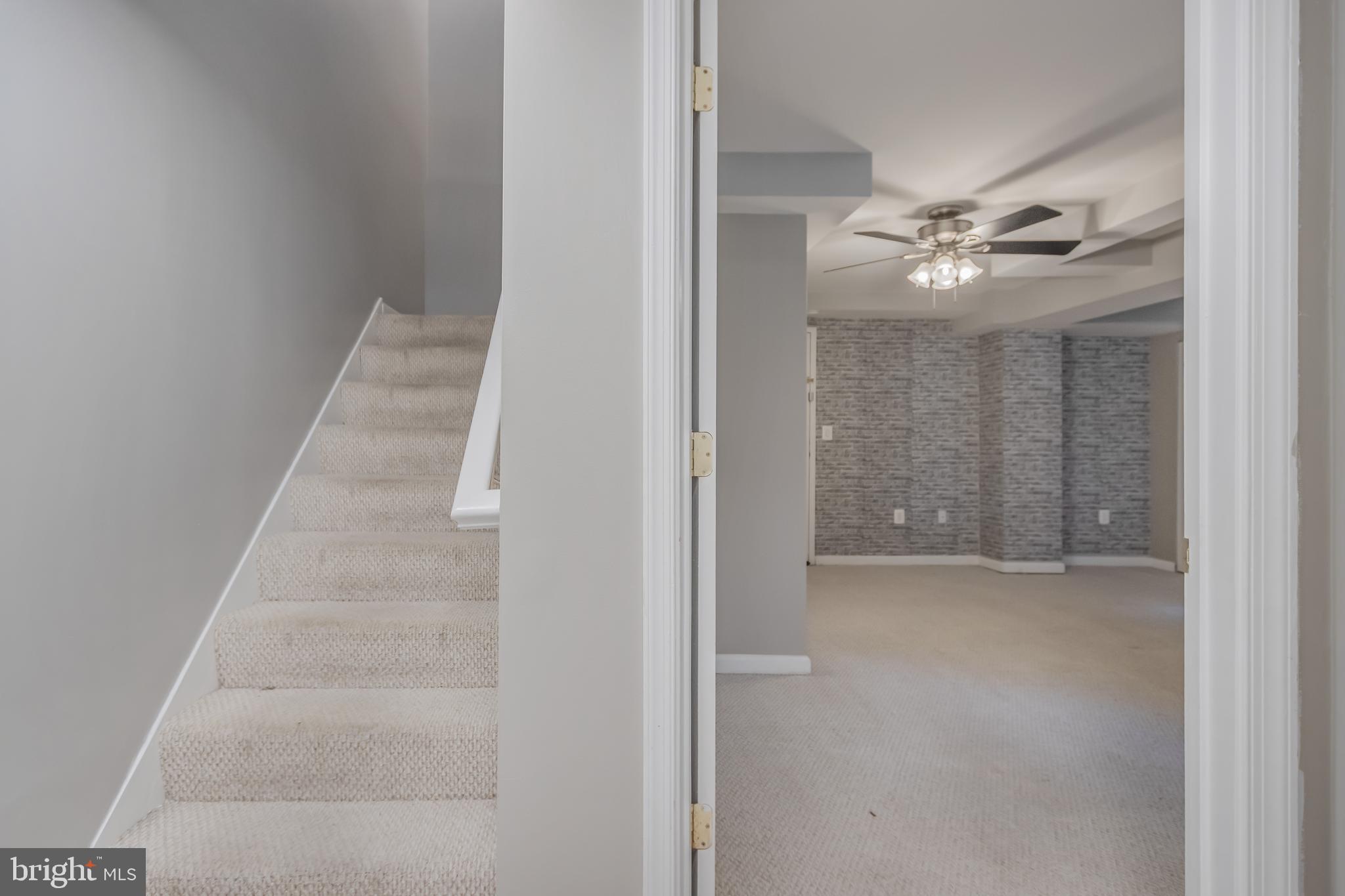 Listing images