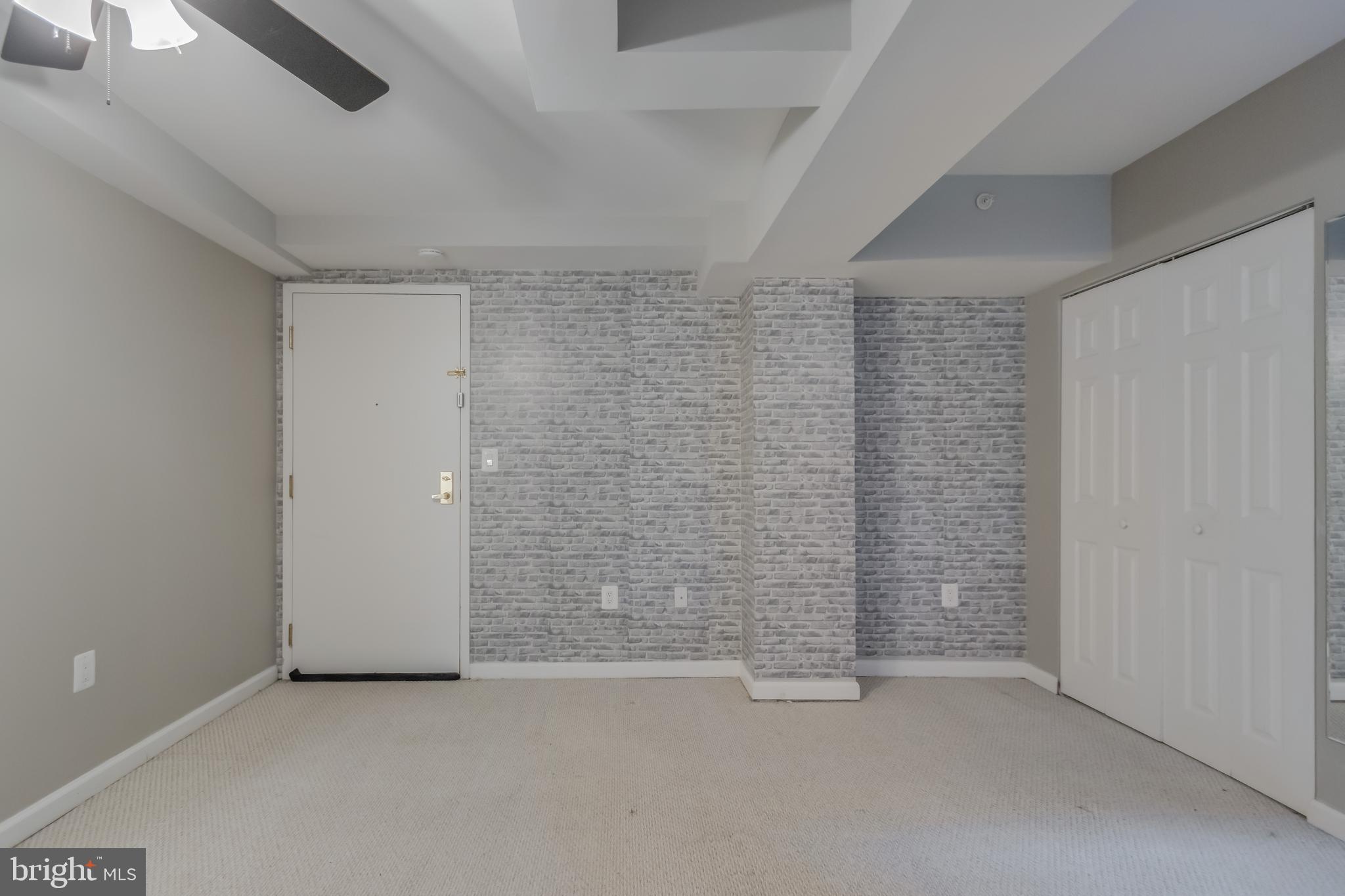 Listing images