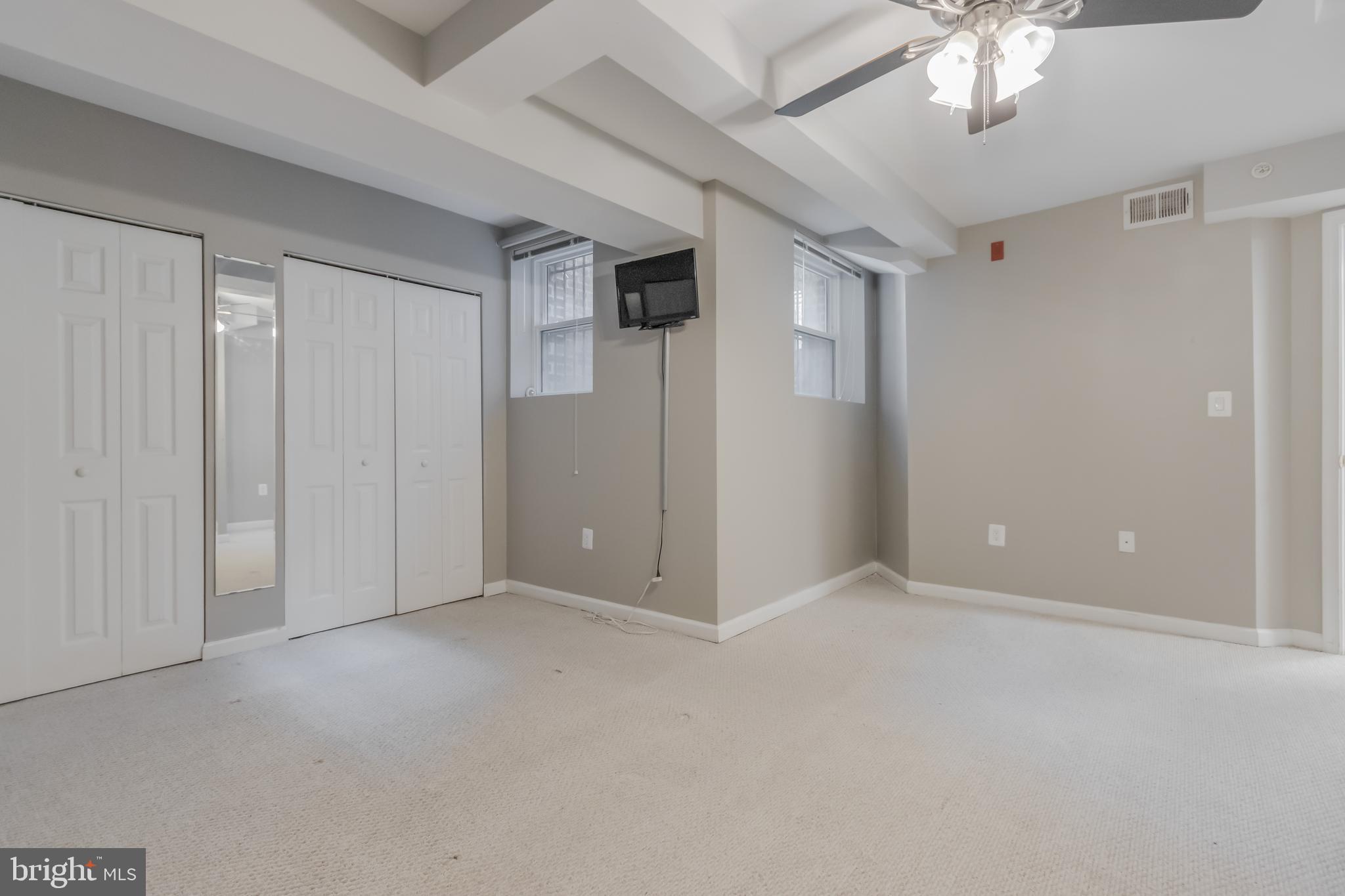 Listing images