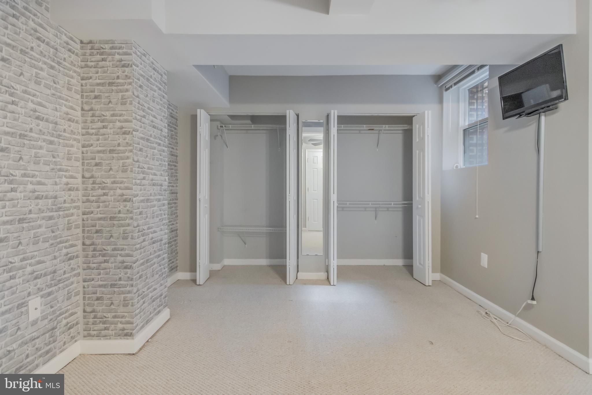 Listing images