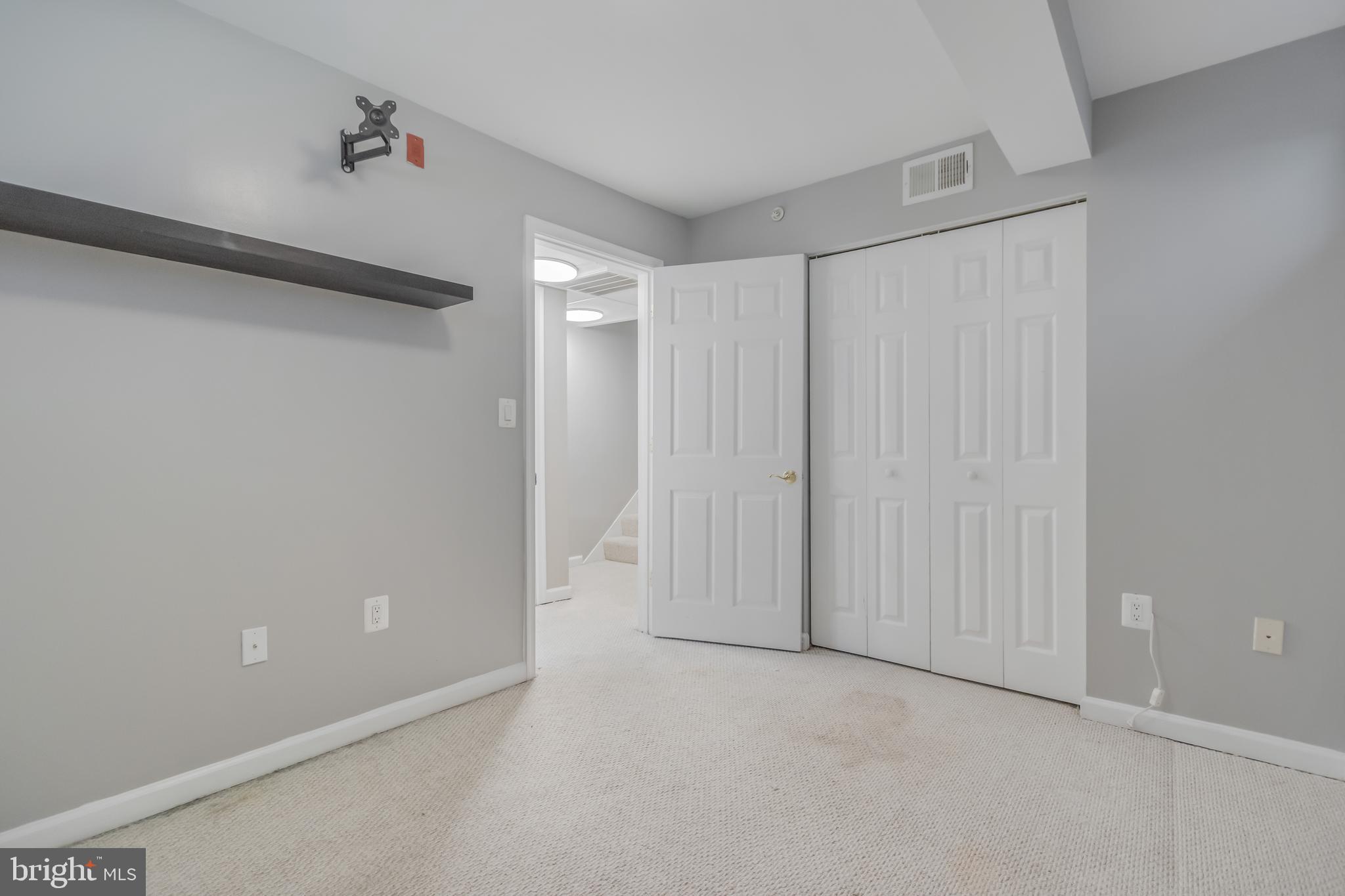 Listing images