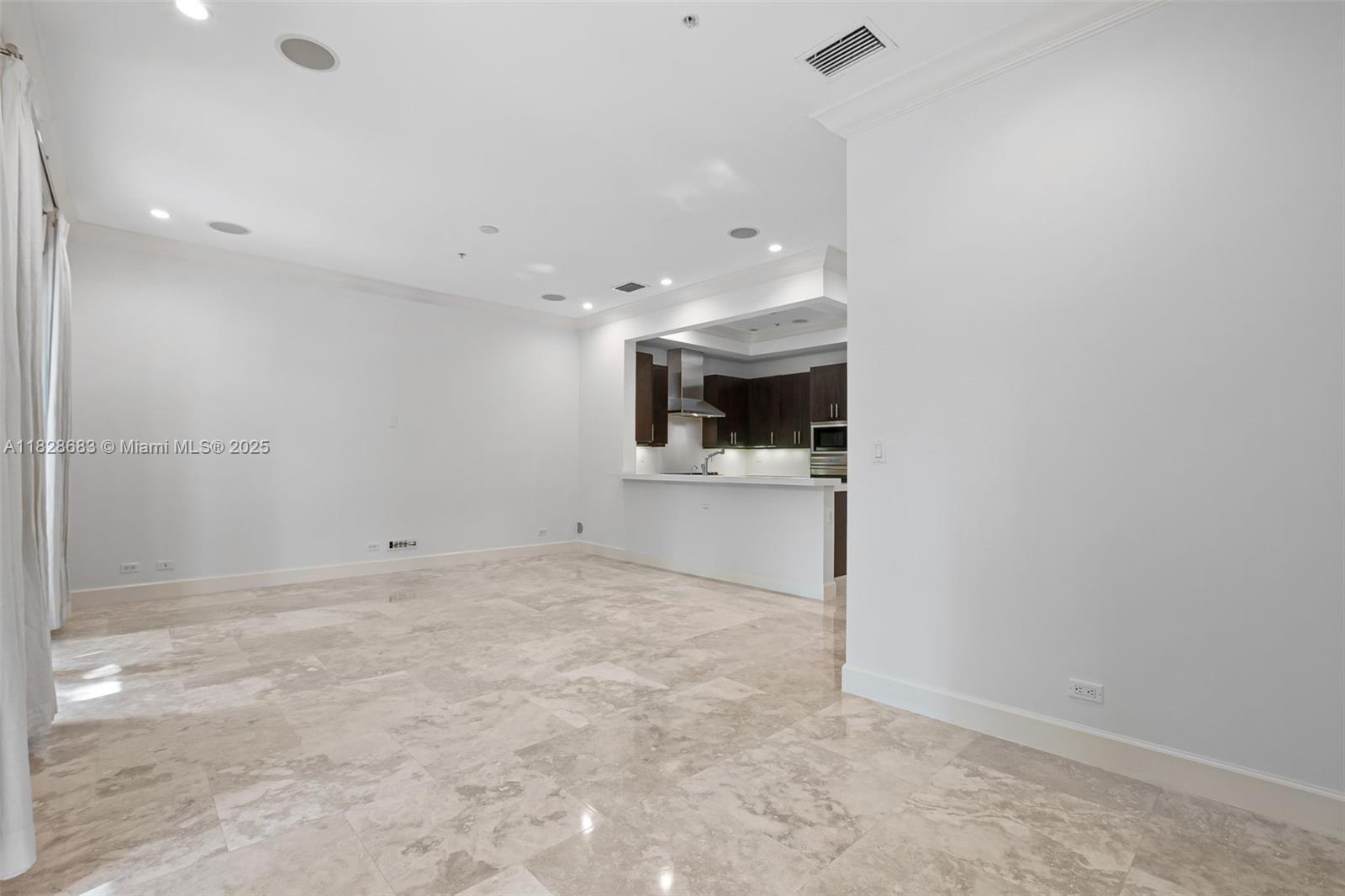 Listing images