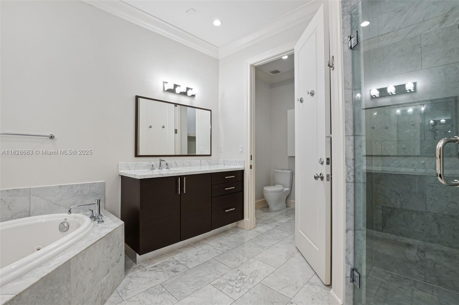 Listing images
