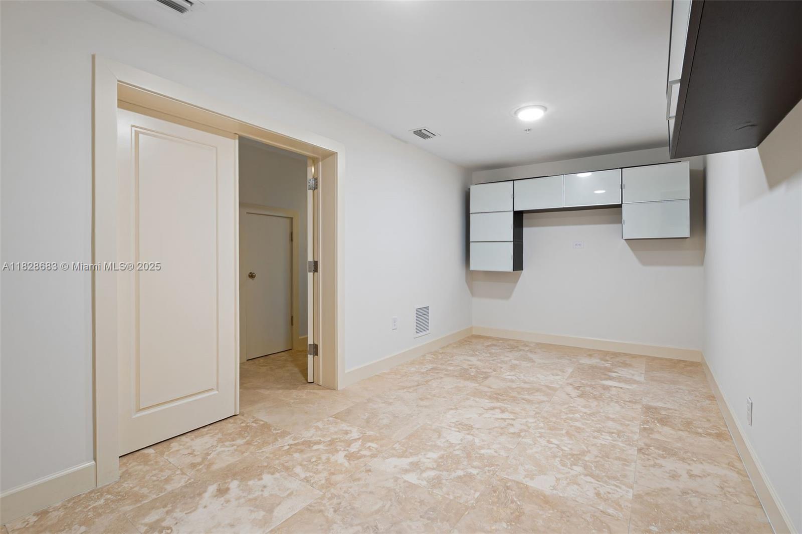Listing images