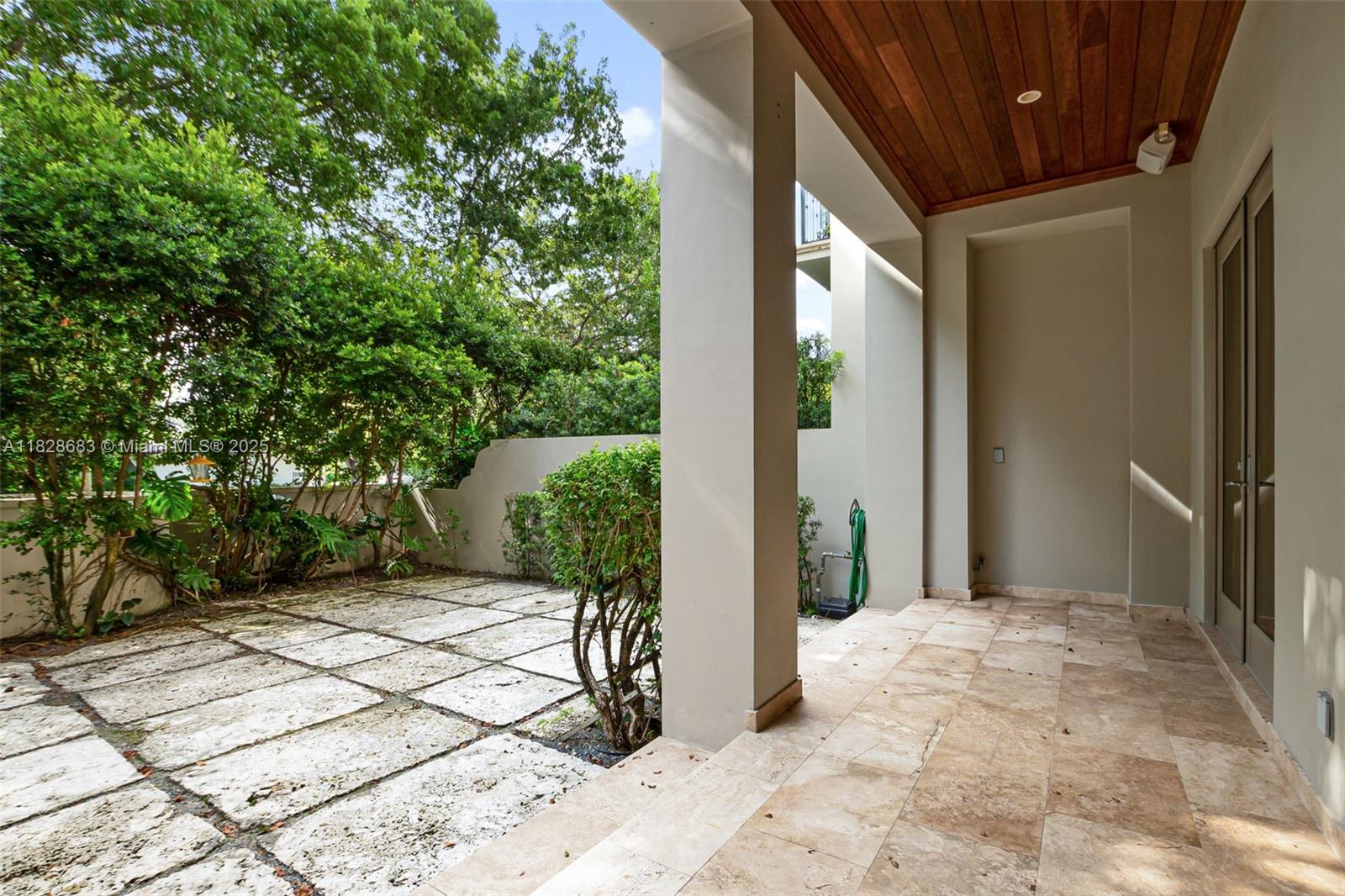 Listing images