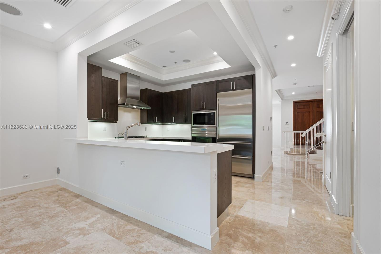 Listing images