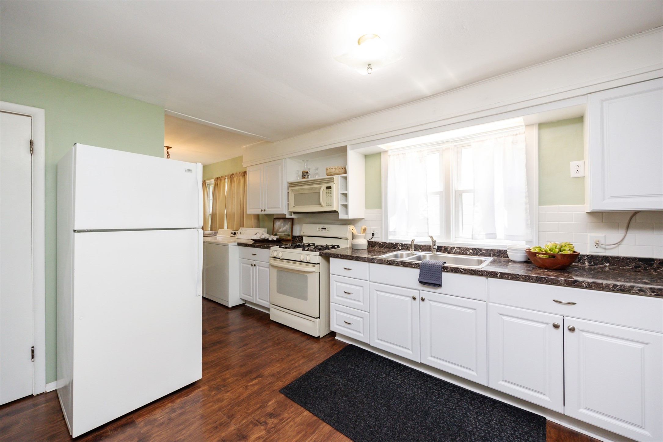 Listing images