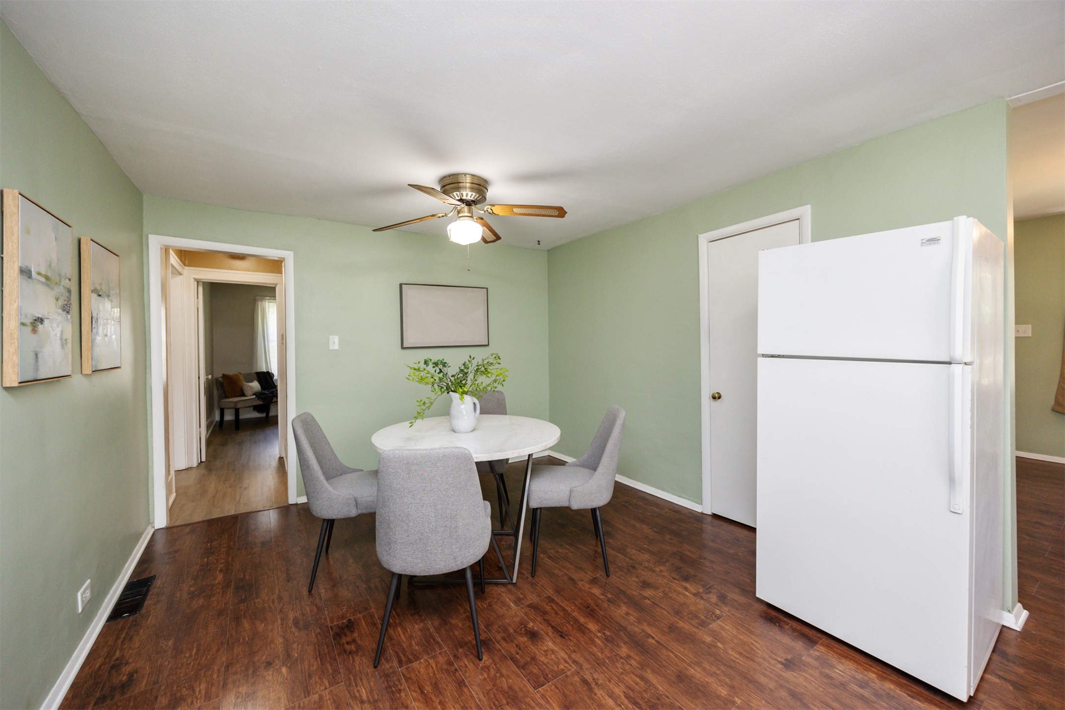 Listing images