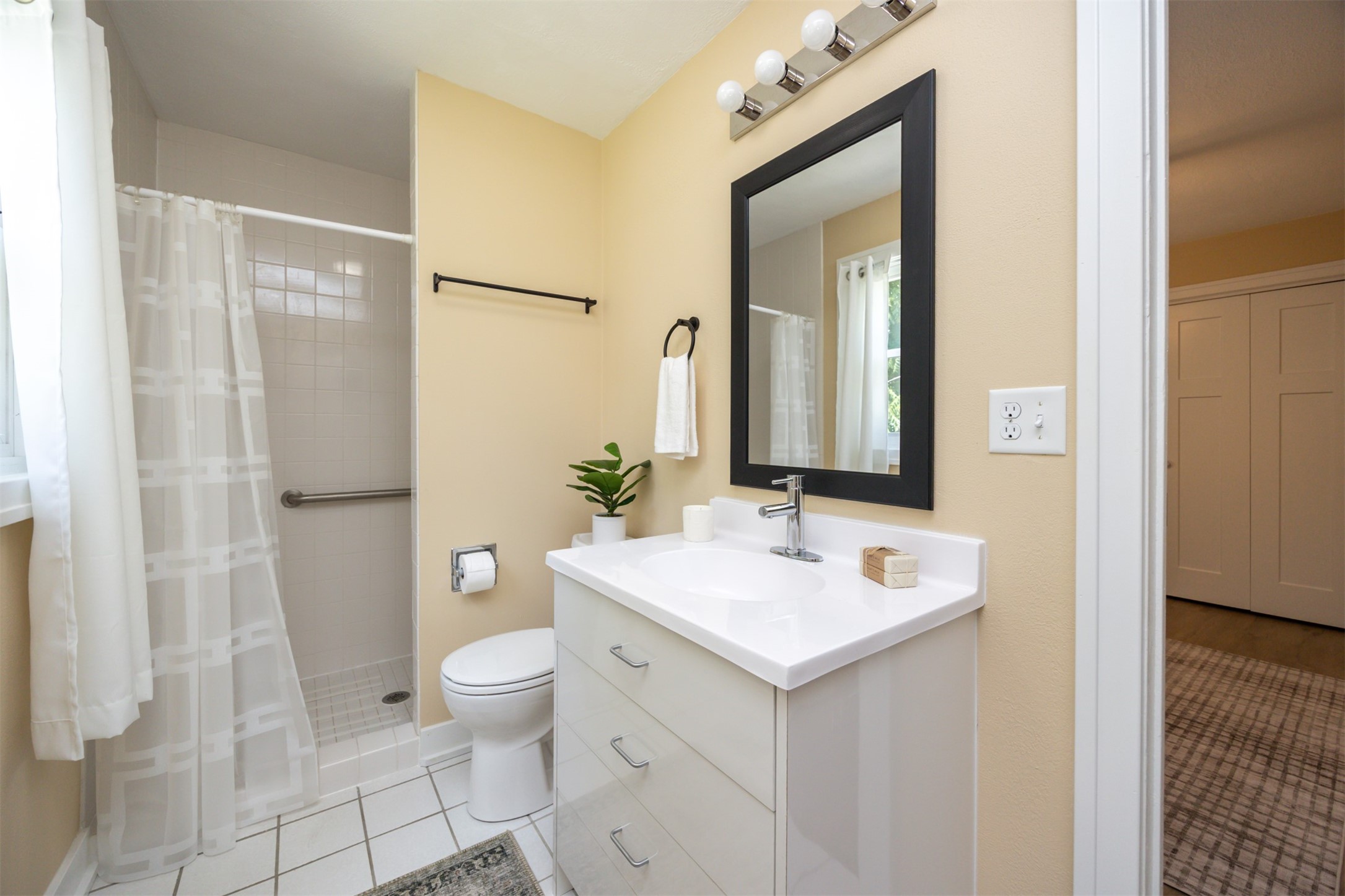 Listing images