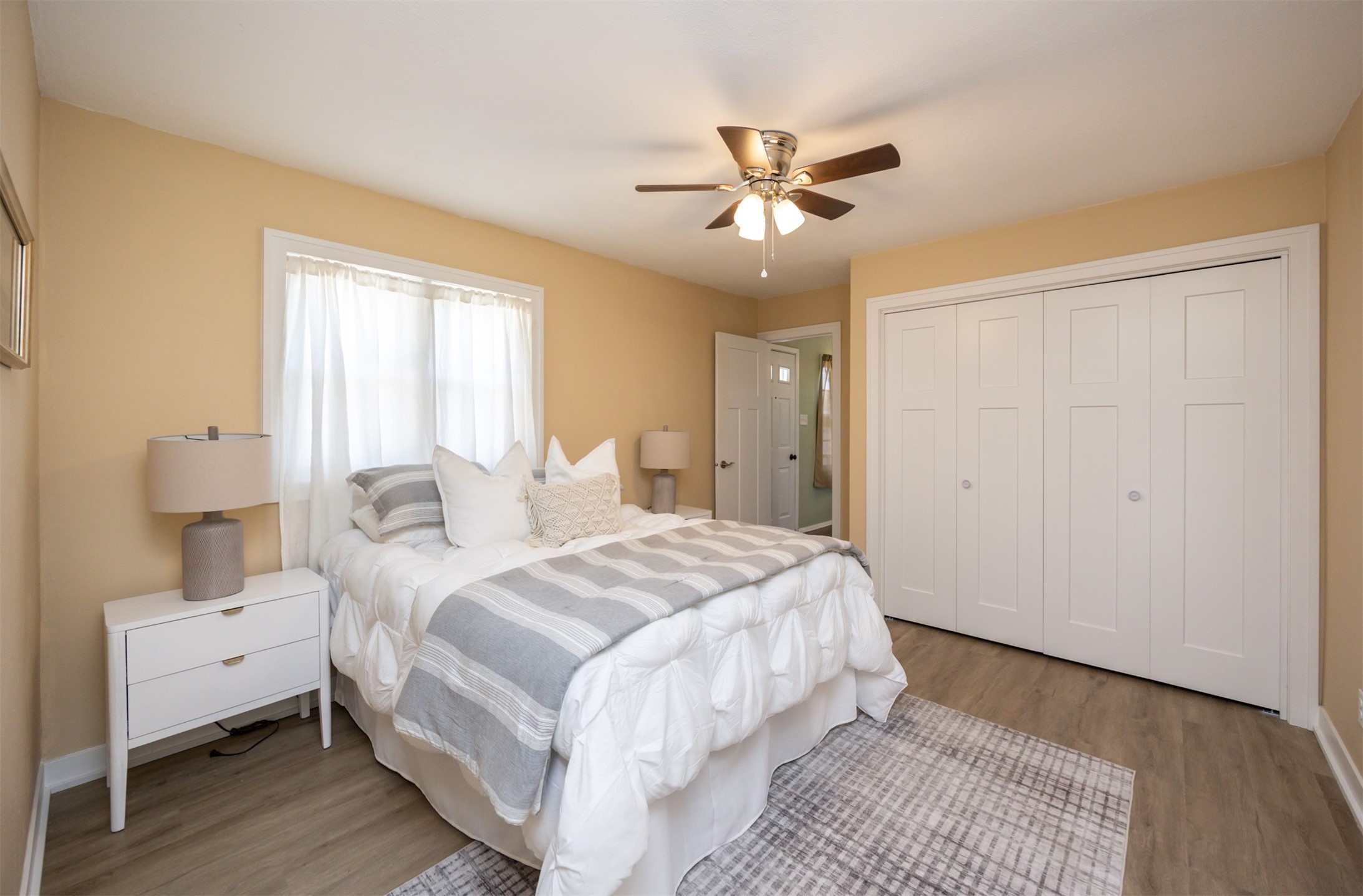 Listing images