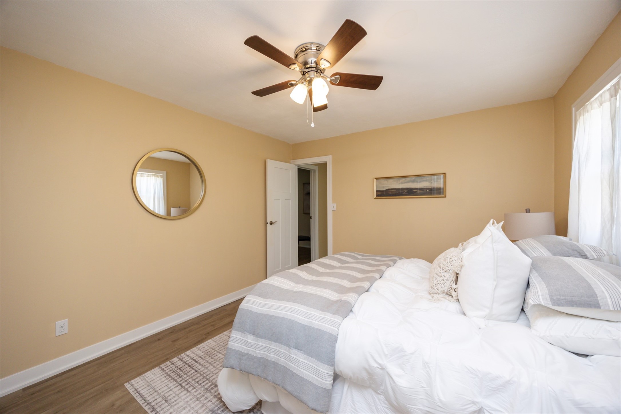Listing images