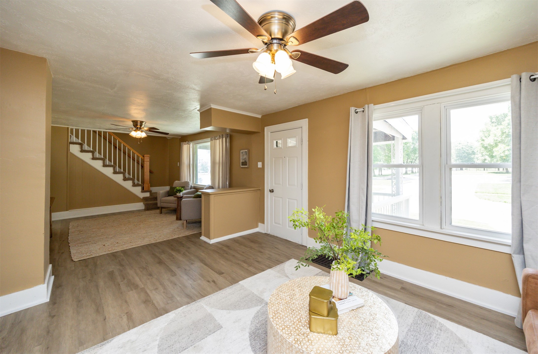 Listing images