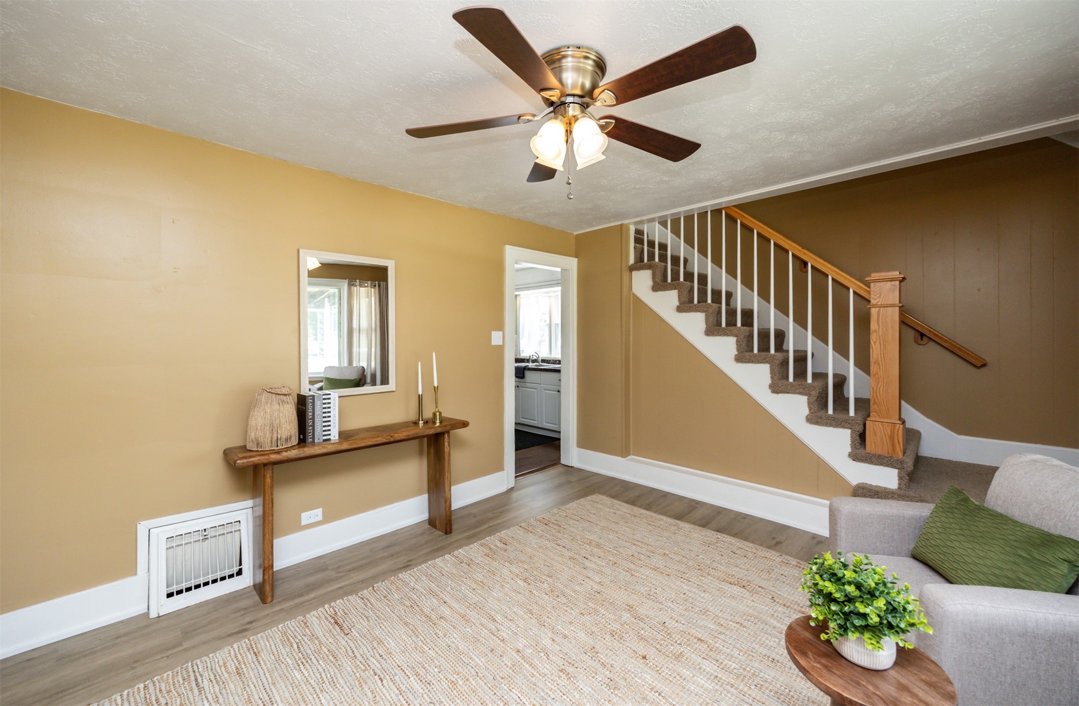 Listing images