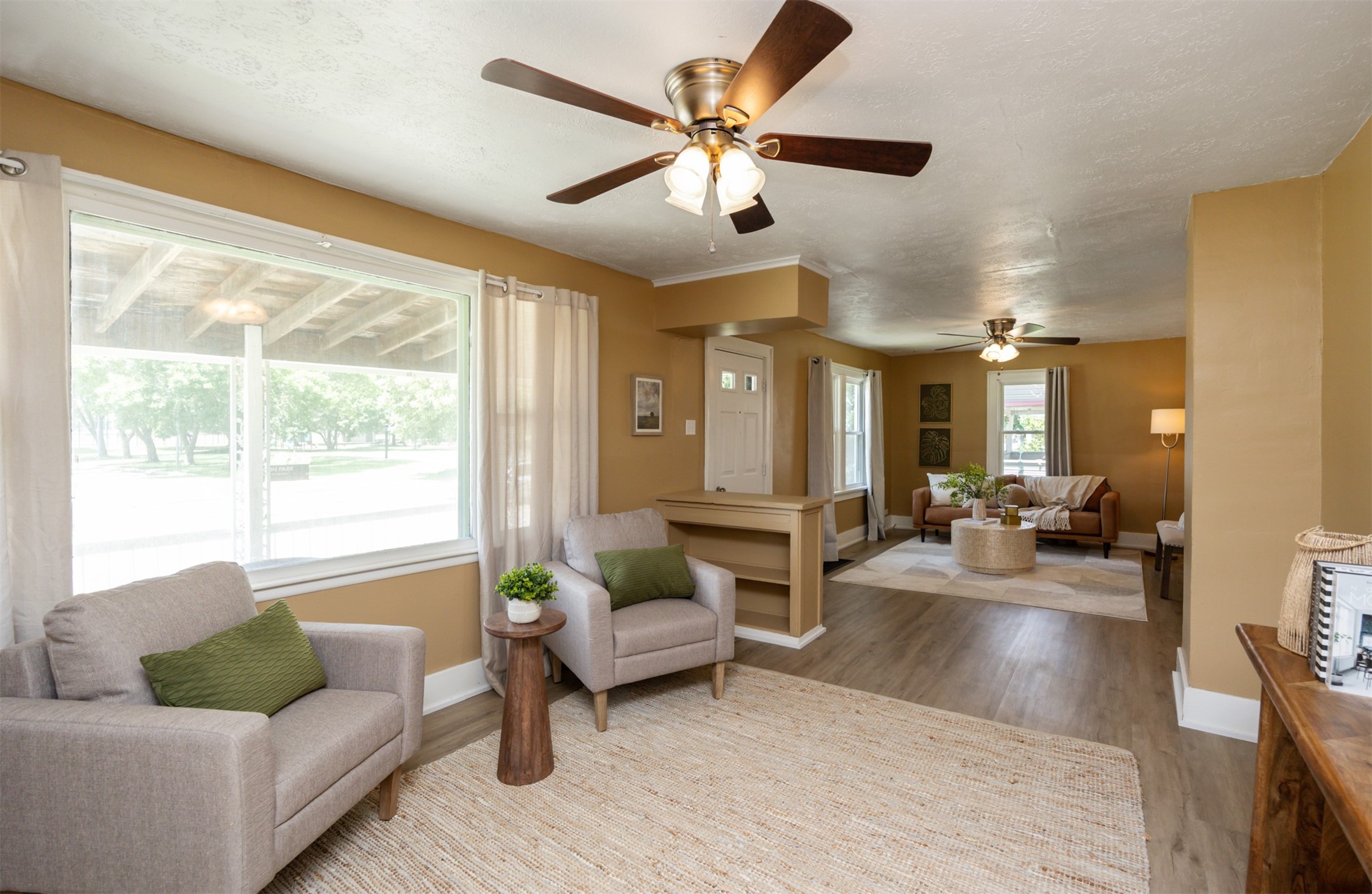 Listing images